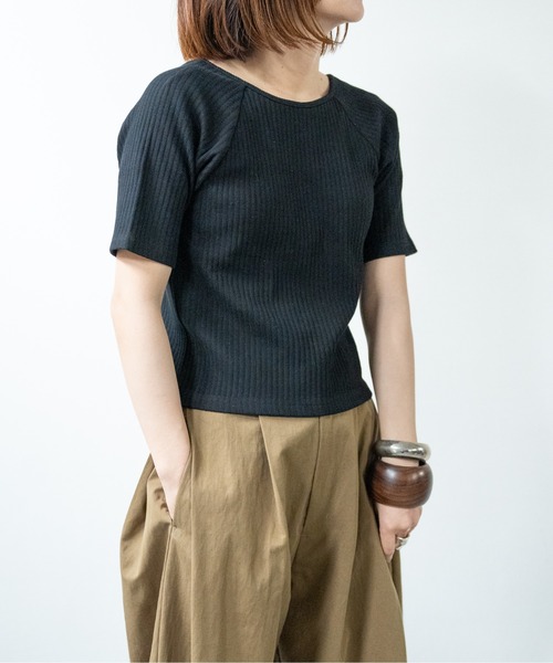 hwyl(ヒュイル)の「カップ付き オープンバックリブTシャツ(Tシャツ/カットソー・レディース・ブラック/ホワイト/チャコールグレー・FREE)」の17枚目の写真