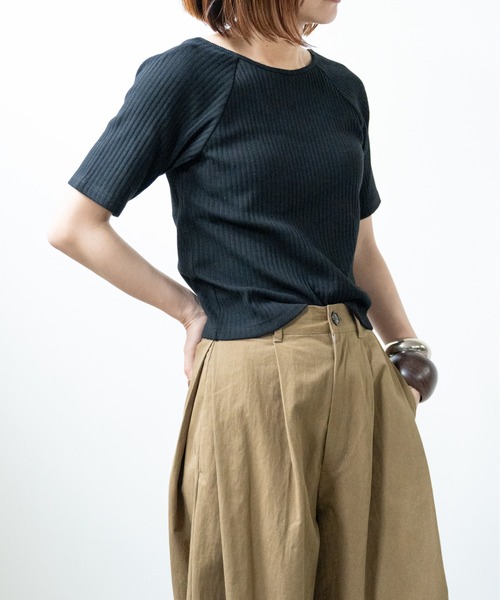 hwyl(ヒュイル)の「カップ付き オープンバックリブTシャツ(Tシャツ/カットソー・レディース・ブラック/ホワイト/チャコールグレー・FREE)」の16枚目の写真