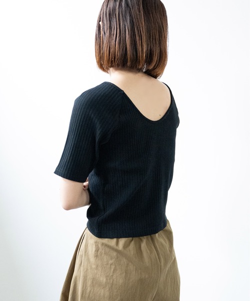 hwyl(ヒュイル)の「カップ付き オープンバックリブTシャツ(Tシャツ/カットソー・レディース・ブラック/ホワイト/チャコールグレー・FREE)」の15枚目の写真