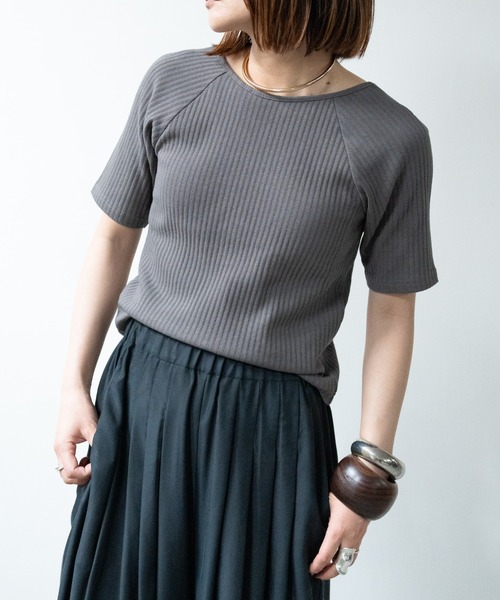 hwyl(ヒュイル)の「カップ付き オープンバックリブTシャツ(Tシャツ/カットソー・レディース・ブラック/ホワイト/チャコールグレー・FREE)」の13枚目の写真