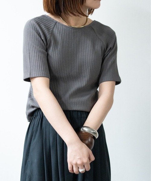 hwyl(ヒュイル)の「カップ付き オープンバックリブTシャツ(Tシャツ/カットソー・レディース・ブラック/ホワイト/チャコールグレー・FREE)」の11枚目の写真