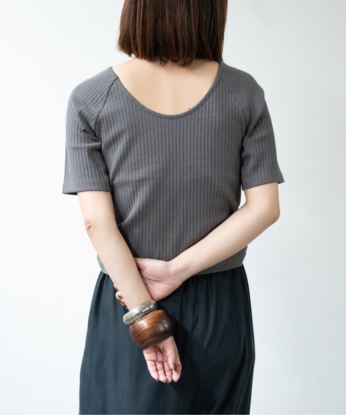 hwyl(ヒュイル)の「カップ付き オープンバックリブTシャツ(Tシャツ/カットソー・レディース・ブラック/ホワイト/チャコールグレー・FREE)」の10枚目の写真