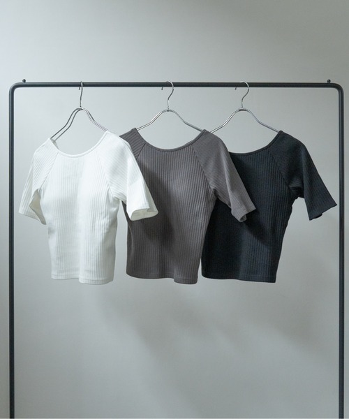 hwyl(ヒュイル)の「カップ付き オープンバックリブTシャツ(Tシャツ/カットソー・レディース・ブラック/ホワイト/チャコールグレー・FREE)」の8枚目の写真