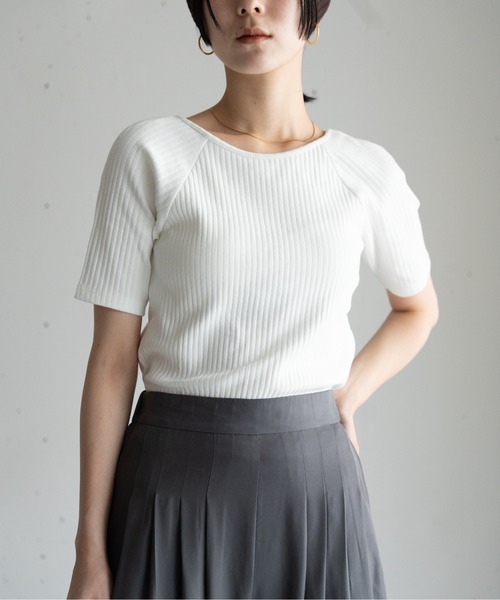 hwyl(ヒュイル)の「カップ付き オープンバックリブTシャツ(Tシャツ/カットソー・レディース・ブラック/ホワイト/チャコールグレー・FREE)」の22枚目の写真