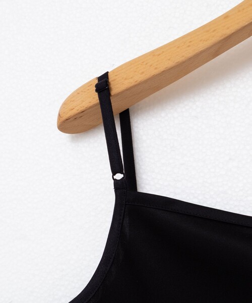 NOLLEY’S Sophi(ノーリーズソフィ)の「アジャスター付サテンスムースキャミ(キャミソール・レディース・アイボリー/ブラック・36/38)」の13枚目の写真