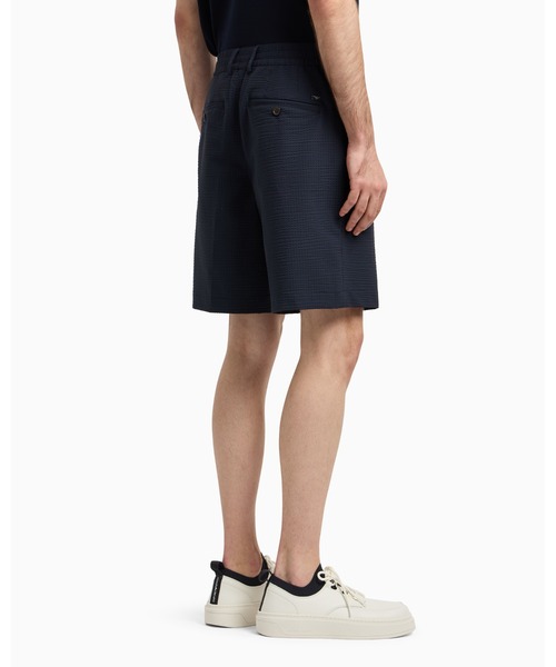 EMPORIO ARMANI（エンポリオアルマーニ）の「【エンポリオ アルマーニ】チノスタイル バミューダパンツ ナイロン シアサッカー（その他パンツ・メンズ・ネイビー・44）」の2枚目の写真