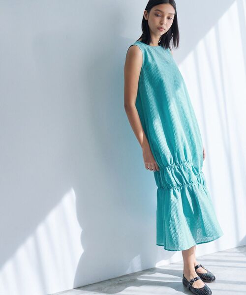 LANVIN en Bleu(ランバンオンブルー)の「シアージャガードギャザーヘムワンピース(ワンピース・レディース・ブルー/ブラック/イエロー・36/38)」の6枚目の写真