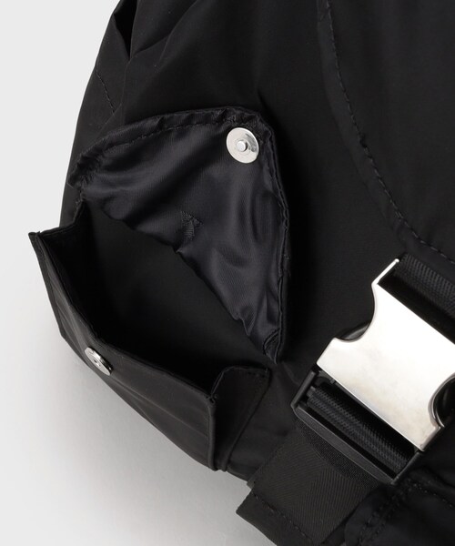 tk.TAKEO KIKUCHI(ティーケータケオキクチ)の「MAKAVELIC ワンショルダーバックパック(バックパック/リュック・メンズ・ブラック・00)」の13枚目の写真
