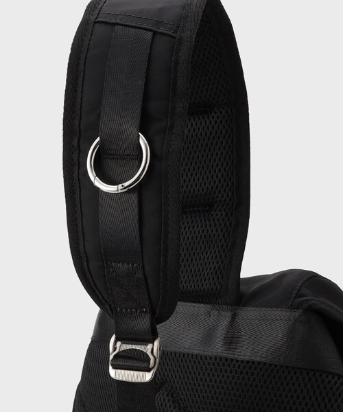 tk.TAKEO KIKUCHI(ティーケータケオキクチ)の「MAKAVELIC ワンショルダーバックパック(バックパック/リュック・メンズ・ブラック・00)」の17枚目の写真