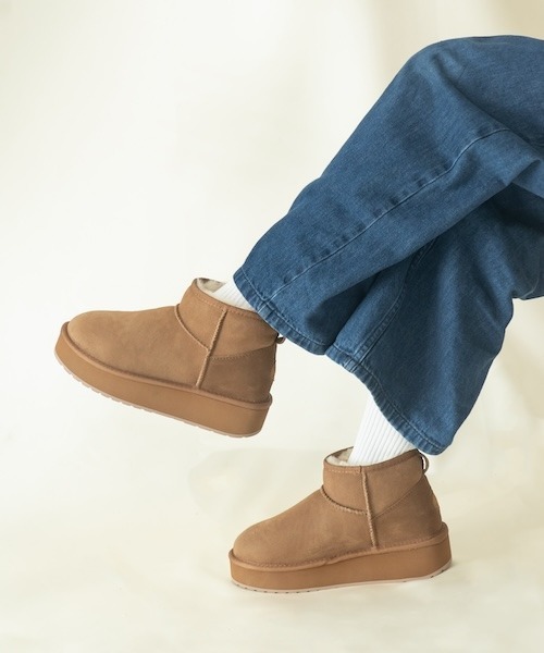 EMU Australia（エミューオーストラリア）の「Stinger Micro Flatform 2.0（ブーツ・レディース・ブラック/ベージュ/チョコ/クリーム/グレイッシュベージュ・8/7/6/9/5）」の3枚目の写真