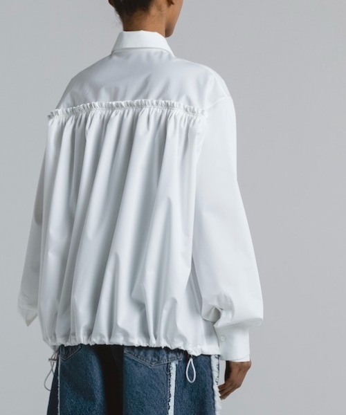 CINOH（チノ）の「SUPIMA C/PE/PU BACK GATHER SHIRT（シャツ/ブラウス・レディース・ホワイト/ブラック・38）」の2枚目の写真