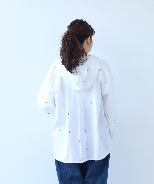 PAR ICI（パーリッシィ）の「オックス/デニム イカリ刺繍フードシャツ（シャツ/ブラウス・レディース・サックスブルー/ホワイト/インディゴブルー・FREE）」の6枚目の写真