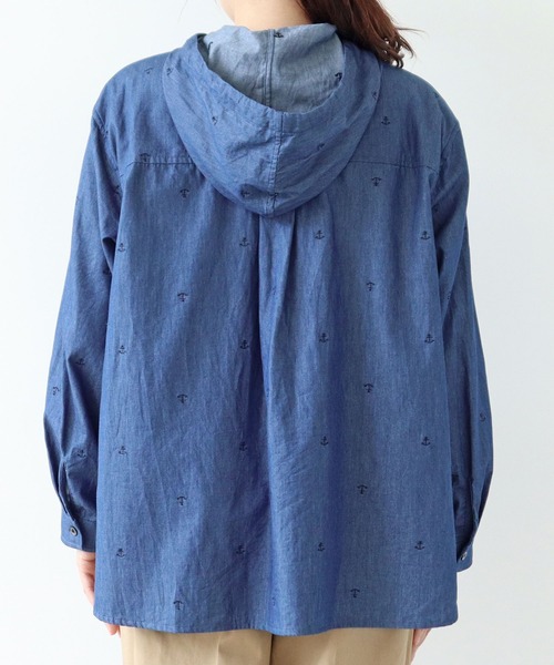 PAR ICI(パーリッシィ)の「オックス/デニム イカリ刺繍フードシャツ(シャツ/ブラウス・レディース・サックスブルー/ホワイト/インディゴブルー・FREE)」の6枚目の写真