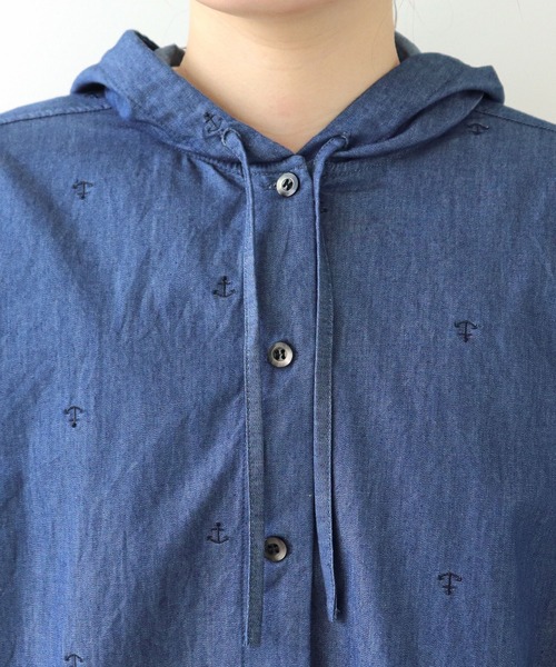 PAR ICI(パーリッシィ)の「オックス/デニム イカリ刺繍フードシャツ(シャツ/ブラウス・レディース・サックスブルー/ホワイト/インディゴブルー・FREE)」の7枚目の写真
