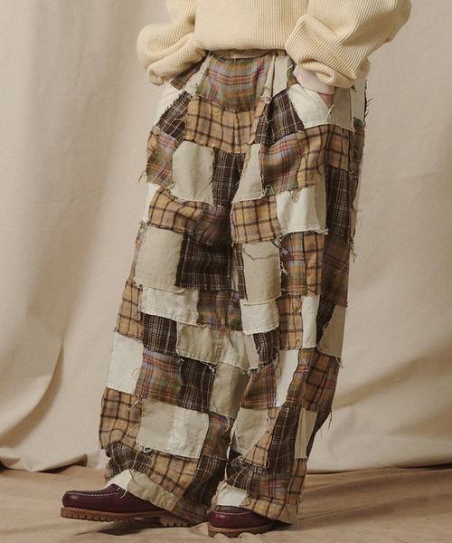 Universal Style Wear（ユニバーサルスタイルウェア）の「Universal Style Wear パッチワーク パンツ（その他パンツ・メンズ・スミクロ/グレー/オフホワイト/カーキ・X-LARGE/LARGE/MEDIUM）」の2枚目の写真