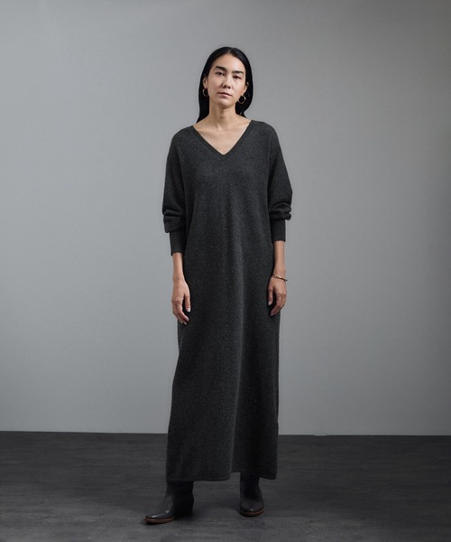 SALON adam et rope'(サロン アダム エ ロペ)の「カシミヤニットVネックワンピース(ワンピース・レディース・チャコールグレー/グリーン系その他/ブラウン系その他2・FREE)」の11枚目の写真