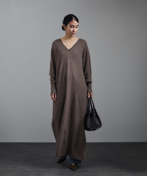 SALON adam et rope'(サロン アダム エ ロペ)の「カシミヤニットVネックワンピース(ワンピース・レディース・チャコールグレー/グリーン系その他/ブラウン系その他2・FREE)」の12枚目の写真