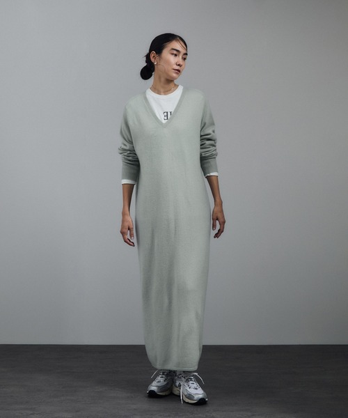 SALON adam et rope'(サロン アダム エ ロペ)の「カシミヤニットVネックワンピース(ワンピース・レディース・チャコールグレー/グリーン系その他/ブラウン系その他2・FREE)」の20枚目の写真