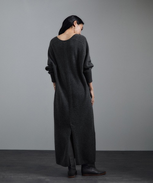 SALON adam et rope'(サロン アダム エ ロペ)の「カシミヤニットVネックワンピース(ワンピース・レディース・チャコールグレー/グリーン系その他/ブラウン系その他2・FREE)」の13枚目の写真
