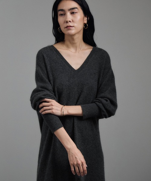 SALON adam et rope'(サロン アダム エ ロペ)の「カシミヤニットVネックワンピース(ワンピース・レディース・チャコールグレー/グリーン系その他/ブラウン系その他2・FREE)」の14枚目の写真