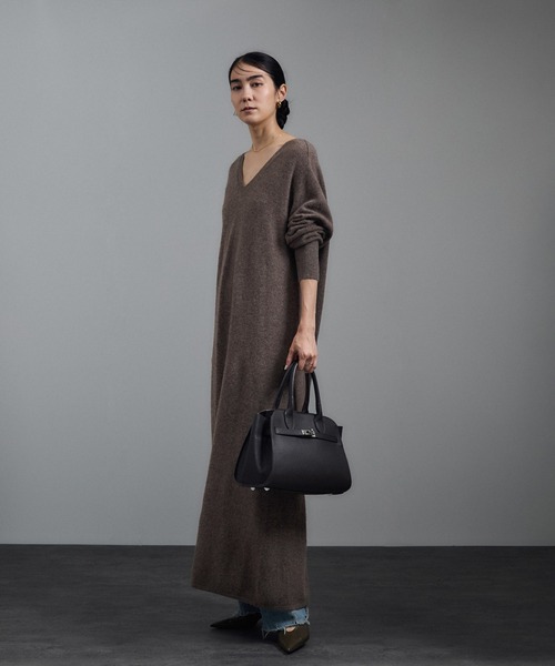 SALON adam et rope'(サロン アダム エ ロペ)の「カシミヤニットVネックワンピース(ワンピース・レディース・チャコールグレー/グリーン系その他/ブラウン系その他2・FREE)」の16枚目の写真