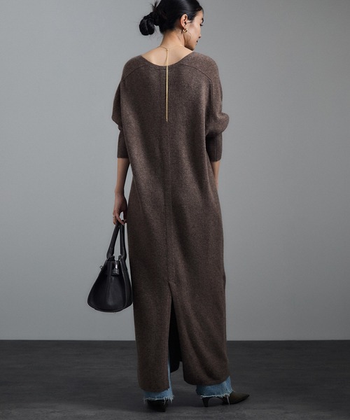 SALON adam et rope'(サロン アダム エ ロペ)の「カシミヤニットVネックワンピース(ワンピース・レディース・チャコールグレー/グリーン系その他/ブラウン系その他2・FREE)」の17枚目の写真