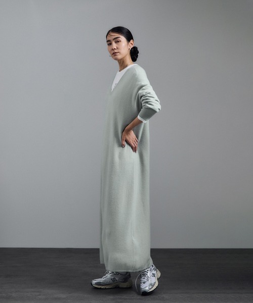SALON adam et rope'(サロン アダム エ ロペ)の「カシミヤニットVネックワンピース(ワンピース・レディース・チャコールグレー/グリーン系その他/ブラウン系その他2・FREE)」の19枚目の写真
