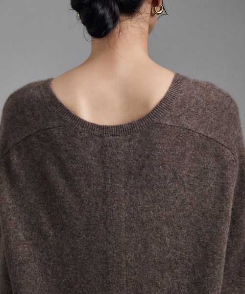 SALON adam et rope'(サロン アダム エ ロペ)の「カシミヤニットVネックワンピース(ワンピース・レディース・チャコールグレー/グリーン系その他/ブラウン系その他2・FREE)」の6枚目の写真