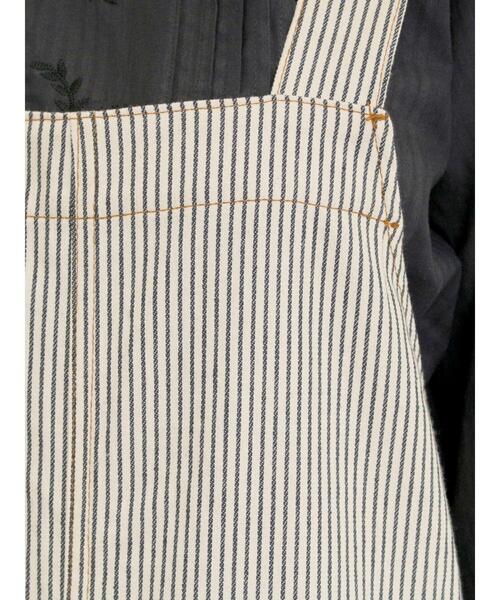 Samansa Mos2（サマンサ モスモス）の「刺繍デニム/ヒッコリーサロペットパンツ（サロペット/オーバーオール・レディース・ネイビー/ブラック/ブルー/オフホワイト・F）」の10枚目の写真
