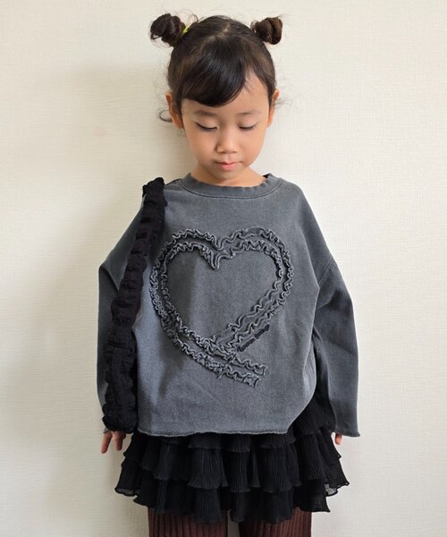 CIAOPANIC TYPY（チャオパニックティピー）の「【WEB限定】【KIDS】ピグメント加工ハートモチーフ長袖カットソー（Tシャツ/カットソー・キッズ・キャメル/バーガンディー/ブルー/チャコールグレー/グレー/アイボリー・110/150/130）」の3枚目の写真