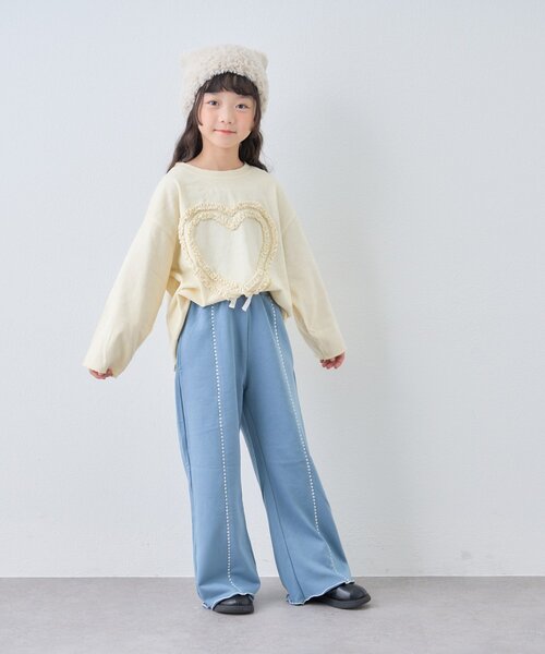 CIAOPANIC TYPY（チャオパニックティピー）の「【WEB限定】【KIDS】ピグメント加工ハートモチーフ長袖カットソー（Tシャツ/カットソー・キッズ・キャメル/バーガンディー/ブルー/チャコールグレー/グレー/アイボリー・110/150/130）」の13枚目の写真