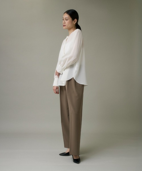 I.T.'S international（イッツインターナショナル）の「シアーノーカラーブラウス（シャツ/ブラウス・レディース・オフホワイト/グレー/ブラック・9号）」の5枚目の写真