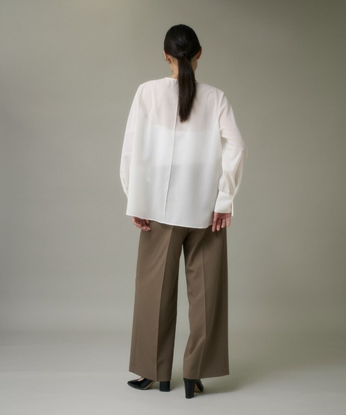 I.T.'S international（イッツインターナショナル）の「シアーノーカラーブラウス（シャツ/ブラウス・レディース・オフホワイト/グレー/ブラック・9号）」の7枚目の写真