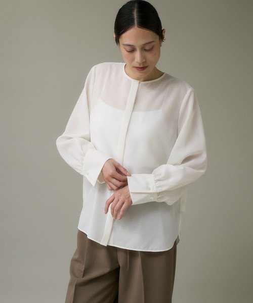 I.T.'S international（イッツインターナショナル）の「シアーノーカラーブラウス（シャツ/ブラウス・レディース・オフホワイト/グレー/ブラック・9号）」の11枚目の写真