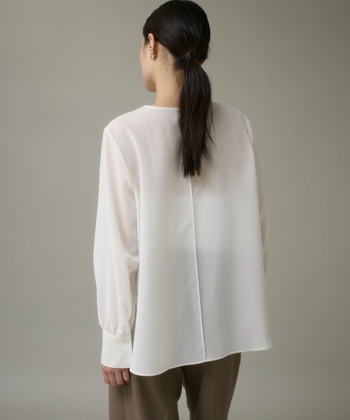 I.T.'S international（イッツインターナショナル）の「シアーノーカラーブラウス（シャツ/ブラウス・レディース・オフホワイト/グレー/ブラック・9号）」の13枚目の写真