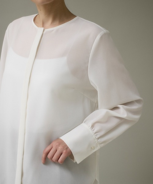 I.T.'S international（イッツインターナショナル）の「シアーノーカラーブラウス（シャツ/ブラウス・レディース・オフホワイト/グレー/ブラック・9号）」の15枚目の写真