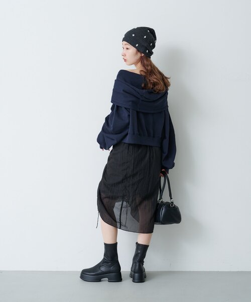 Kastane（カスタネ）の「【2025AWカタログ】オフショルスウェット（スウェット・レディース・ネイビー/グレー/ブラウン・MEDIUM/SMALL）」の13枚目の写真