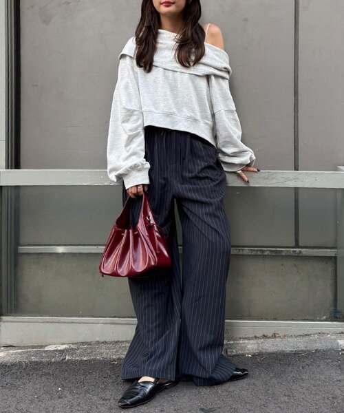 Kastane(カスタネ)の「【2025AWカタログ】オフショルスウェット(スウェット・レディース・ネイビー/グレー/ブラウン・MEDIUM/SMALL)」の7枚目の写真