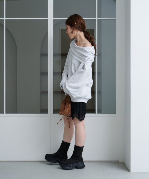 Kastane(カスタネ)の「【2025AWカタログ】オフショルスウェット(スウェット・レディース・ネイビー/グレー/ブラウン・MEDIUM/SMALL)」の14枚目の写真