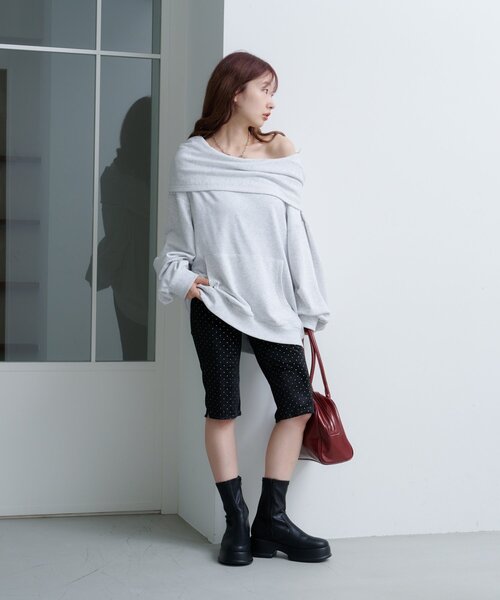 Kastane(カスタネ)の「【2025AWカタログ】オフショルスウェット(スウェット・レディース・ネイビー/グレー/ブラウン・MEDIUM/SMALL)」の17枚目の写真