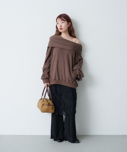 Kastane（カスタネ）の「【2025AWカタログ】オフショルスウェット（スウェット・レディース・ネイビー/グレー/ブラウン・MEDIUM/SMALL）」の5枚目の写真