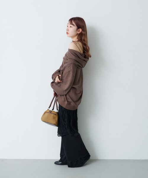 Kastane（カスタネ）の「【2025AWカタログ】オフショルスウェット（スウェット・レディース・ネイビー/グレー/ブラウン・MEDIUM/SMALL）」の6枚目の写真