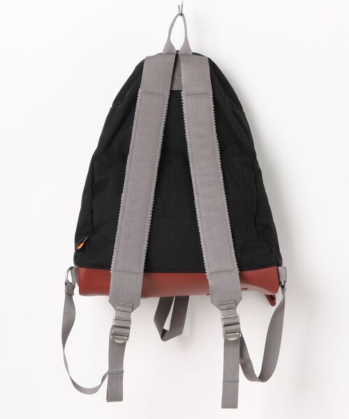 SIERRA DESIGNS(シェラデザイン)の「【モノマガジン掲載】60th ANNIVERSARY DAYTRIPPER LIMITED(バックパック/リュック・レディース・ブラック/タン/ネイビー/ブラウン/ブラウン系カモフラージュ・ONE SIZE)」の12枚目の写真