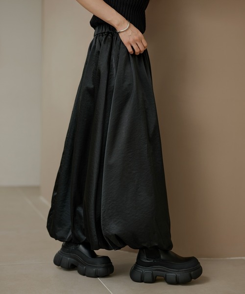 LAULEN(ローレン)の「gather balloon satin long skirt /ギャザーバルーンサテンロングスカート(スカート・レディース・ブラウン/アイボリー/ブラック・L/M/S)」の6枚目の写真