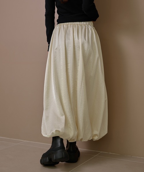 LAULEN(ローレン)の「gather balloon satin long skirt /ギャザーバルーンサテンロングスカート(スカート・レディース・ブラウン/アイボリー/ブラック・L/M/S)」の16枚目の写真