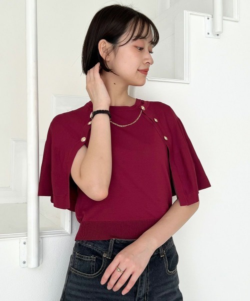 an another angelus（アンアナザーアンジェラス）の「チェーン付きダブル釦2wayケープニット（ニット/セーター・レディース・ライトベージュ/ブラック/ワインレッド・FREE）」の3枚目の写真