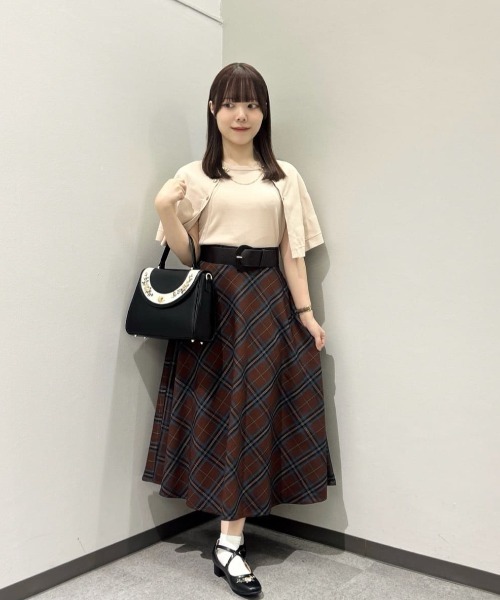 an another angelus（アンアナザーアンジェラス）の「チェーン付きダブル釦2wayケープニット（ニット/セーター・レディース・ライトベージュ/ブラック/ワインレッド・FREE）」の4枚目の写真