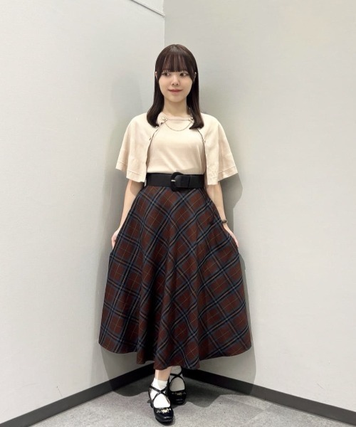 an another angelus（アンアナザーアンジェラス）の「チェーン付きダブル釦2wayケープニット（ニット/セーター・レディース・ライトベージュ/ブラック/ワインレッド・FREE）」の6枚目の写真