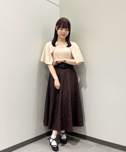 an another angelus（アンアナザーアンジェラス）の「チェーン付きダブル釦2wayケープニット（ニット/セーター・レディース・ライトベージュ/ブラック/ワインレッド・FREE）」の7枚目の写真