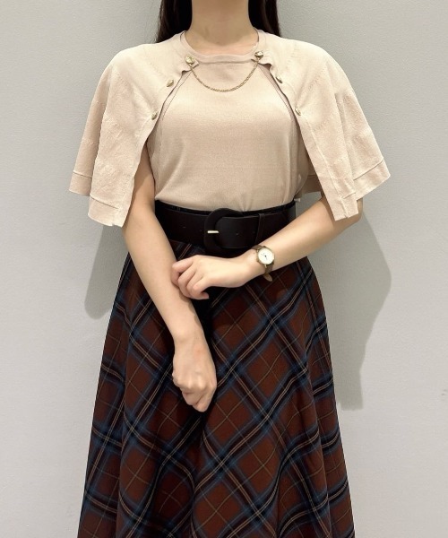 an another angelus（アンアナザーアンジェラス）の「チェーン付きダブル釦2wayケープニット（ニット/セーター・レディース・ライトベージュ/ブラック/ワインレッド・FREE）」の10枚目の写真